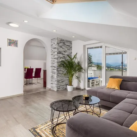 Apartment Ena *